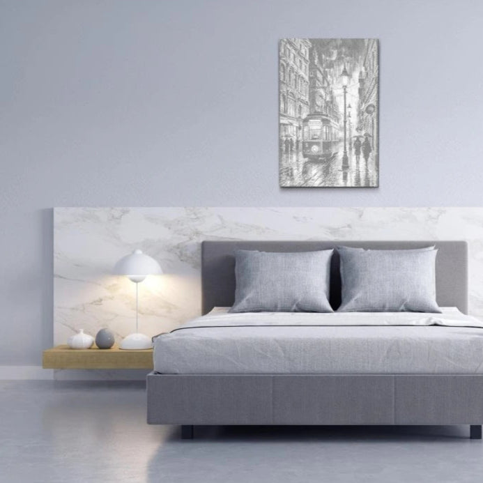 Dot Painting Nachttram im Regen – Punktmalerei Stadtmotiv mit Straßenbahn bei Nacht und Regen

